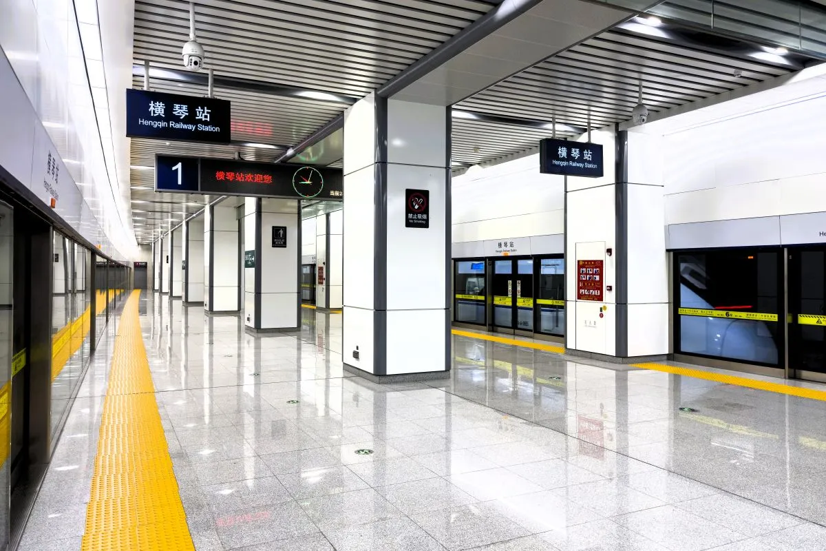 여행 가이드: 헝친 기차역에서 주하이 치멜롱 우주선 호텔까지