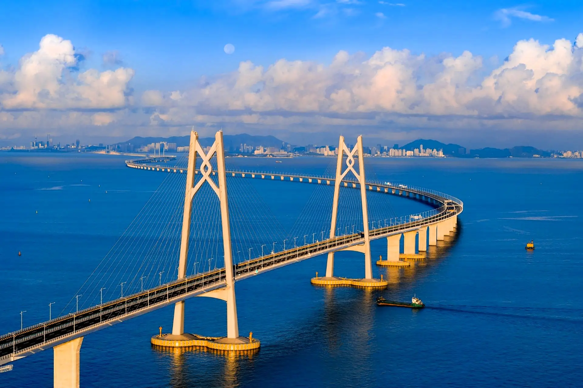 Navigating the Hong Kong-Zhuhai-Macao Bridge & Seasonal Festivals: The Ultimate Guide for Chimelong Spaceship Hotel Guests